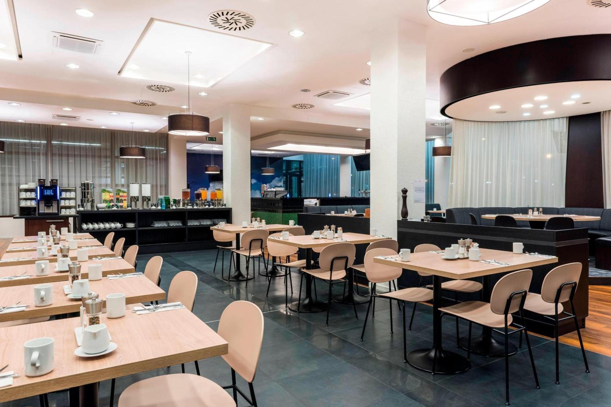 Hotel Courtyard By Marriott Prague Airport Exterior foto